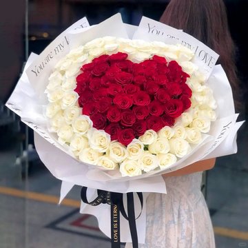巴黎恋人-99枝混搭，白玫瑰+红玫瑰如图混搭，拼成心形花束