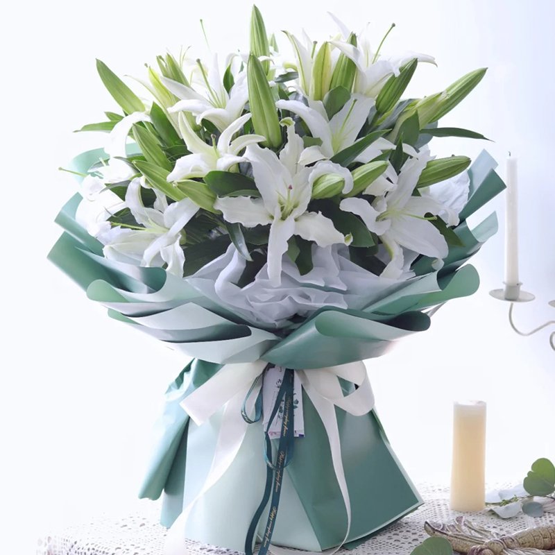 您的微笑-9支多头白百合碧蓝色欧雅纸，内衬白色雪梨纸精美包装
