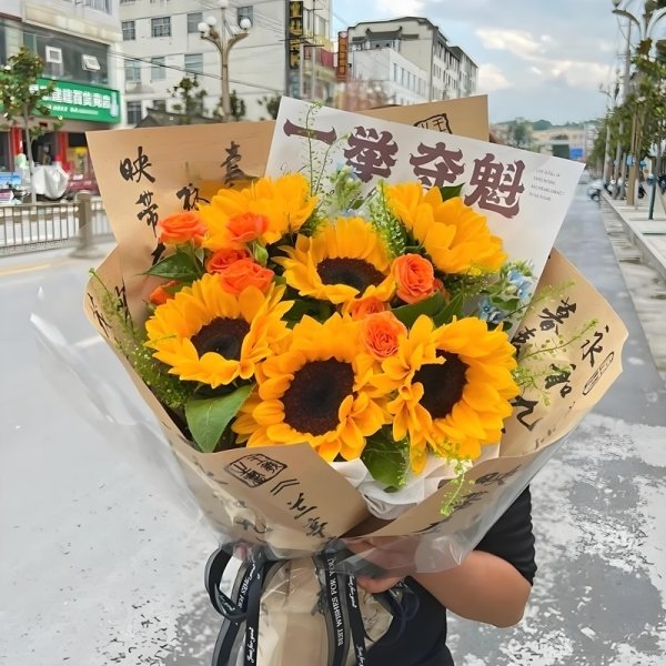 一举夺魁，鹏程万里-6支向日葵，3支多头橙色芭比，尤加利丰满搭配